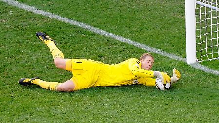 Auf dem Posten zwischen den Pfosten: Manuel Neuer hält die deutsche Führung fest.