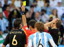 Fatales Gelb gegen Argentinien: Müller verpasst dadurch das Halbfinale gegen Spanien.
