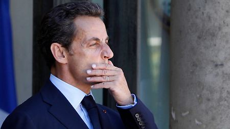 Sarkozy dementiert, Bargeld erhalten zu haben.