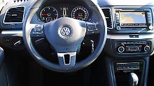 Ohne Überraschungen, aber eben kompromisslos funktional zeigt sich das Cockpit.