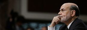 BEN BERNANKE ist als Fed-Präsident qua Amt die wichtigste Stimme im Chor der Notenbanker. Er öffnet in der Finanzkrise die Geldschleusen sperrangelweit, fährt aber eine pragmatische Linie und weiß geschickt zwischen den Lagern von Falken und Tauben zu vermitteln.