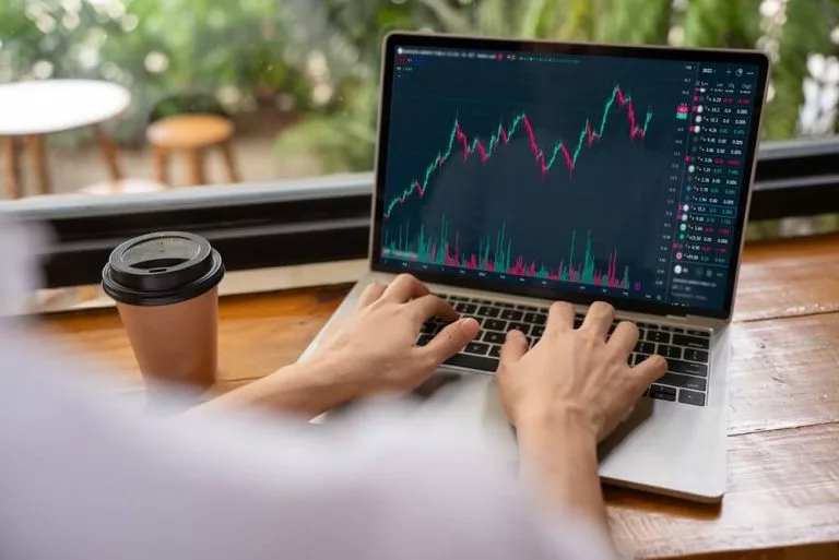 Mit 500 EUR im Monat Aktienportfolio auf