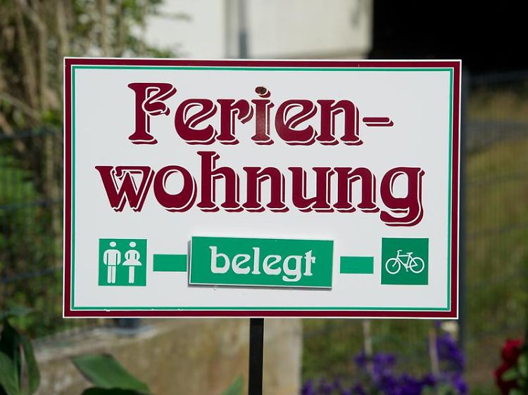 Die Ferienwohnung darf maximal 25 Prozent der üblichen Belegzeit leer stehen - ansonsten versagt das Finanzamt den Abzug der Verluste.