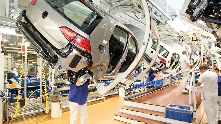 Angesichts der großen Nachfrage plant VW Sonderschichten für die Produktion des Golf VII.
