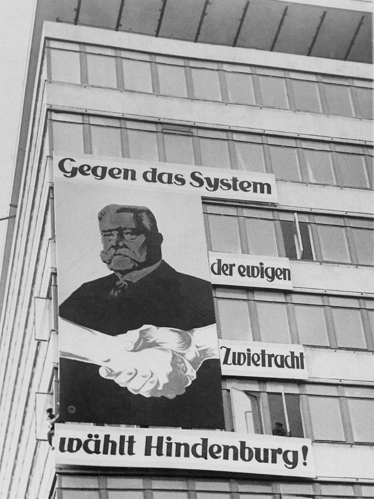 Wahlplakat der Reichspräsidentenwahl 1932. Hindenburg stand nicht nur gegen das System der Zwietracht, sondern auch gegen das System von Weimar.