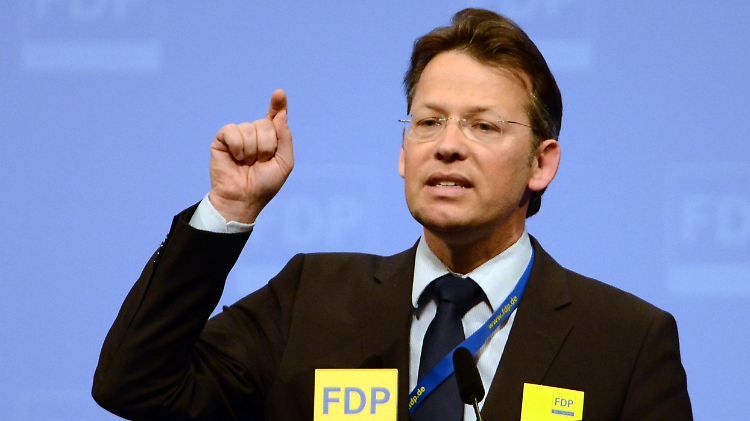 Der haushaltspolitische Sprecher der Liberalen, Fricke, sagt: "Jedes Ministerium ist jetzt entsprechend seiner Größe gefordert."