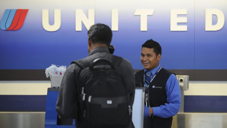 Die weltgrößte Fluglinie United Continental macht immer mehr Verlust.