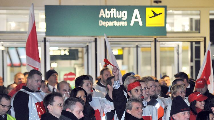 "Offenbar wollen die privaten Sicherheitsunternehmen die Streiks aussitzen. Das provoziert die Beschäftigten allerdings zu einer härteren Gangart."
