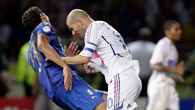Leider unvergesslich: Marco Materazzi und Zinédine Zidane gerieten im WM-Finale 2006 hart aneinander.