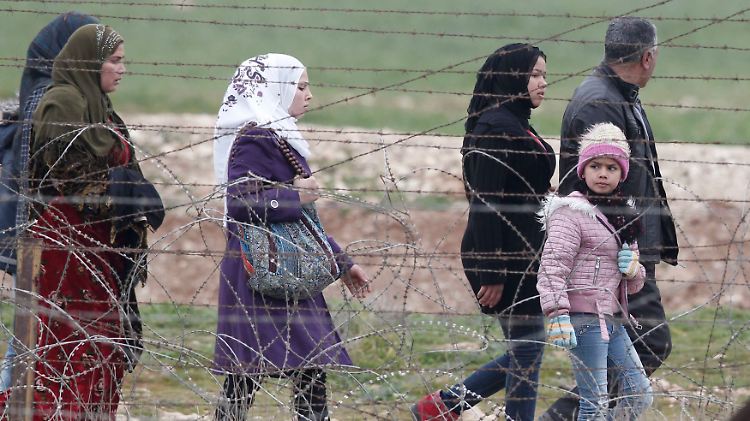 Immer mehr Menschen fliehen vor den Kämpfen in Syrien.