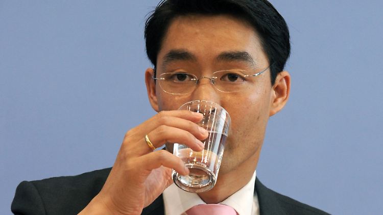 Rösler sieht die Reform als Einstieg in ein neues System - genau das wird von der Opposition kritisiert.