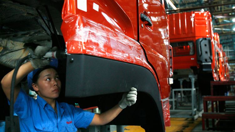 Die "roten Blutkörperchen" im "Blutkreislauf" einer modernen Volkswirtschaft: Schwere Lkw, hier in den Hallen von Dongfeng Motor in Shiyan, Provinz Hubei.