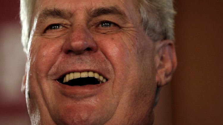 Zeman feiert seinen Sieg.