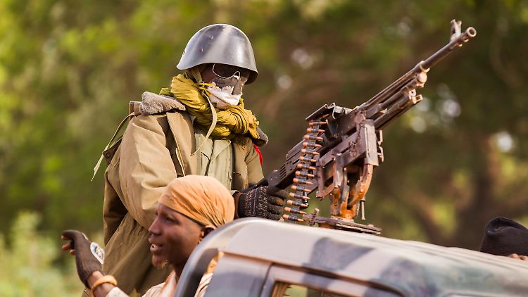 Malische Truppen kämpfen zusammen mit französischen Soldaten gegen die Islamisten.