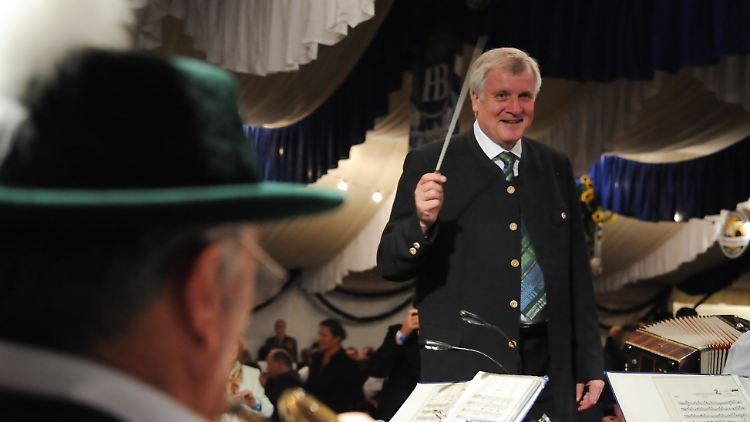 Seehofer hat auch schon selbst den Taktstock geschwungen.