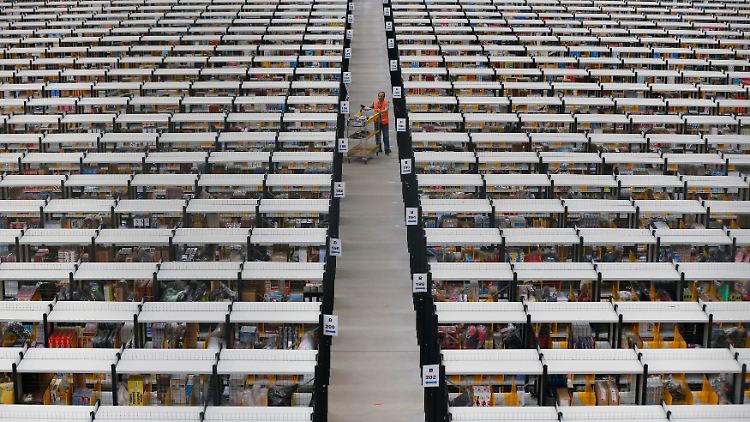Es wird spannend: Der Online-Versandhändler Amazon öffnet seine Bücher. Nach einem roten dritten Quartal sind die Analysten für das Schlussquartal optimistisch gestimmt.