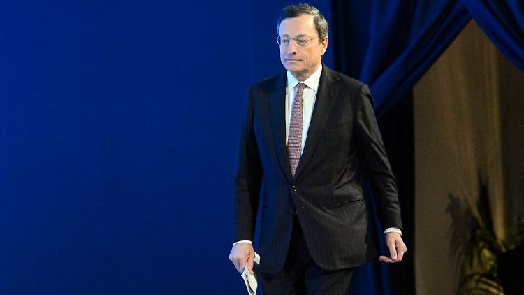 Ökonomen vs. Juristen: EZB-Chef Draghi findet deutliche Worte für die Haltung des Juristen Schäuble.