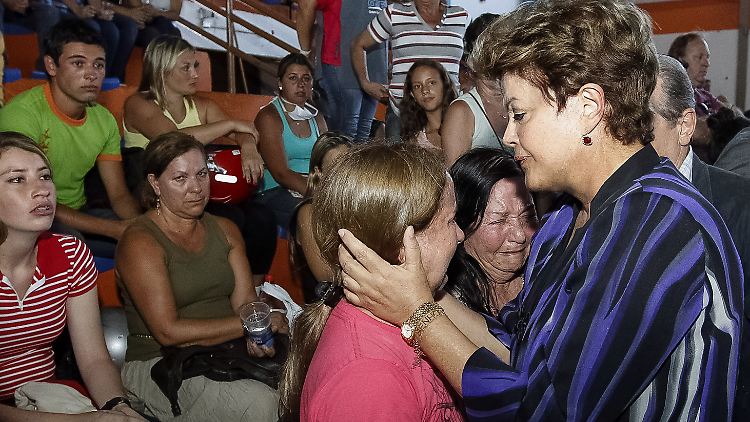 Brasiliens Staatspräsidentin Rousseff verließ den EU-Lateinamerikagipfel, um den Hinterbliebenen Hilfe zu spenden.