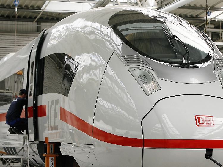 Rollt nicht so richtig an: ein ICE der dritten Generation in der Siemens-Frabrik in Krefeld.