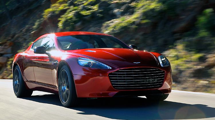 Ein neue Front mit vergrößertem Kühlergrill lässt den Aston Martin Rapide wuchtiger erscheinen.