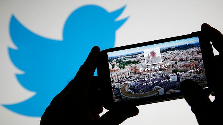 Der Papst findet sich auch auf Twitter.