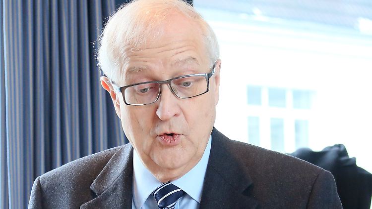 Kein Wort über den "Stern": Rainer Brüderle vor der FDP-Präsidiumssitzung.