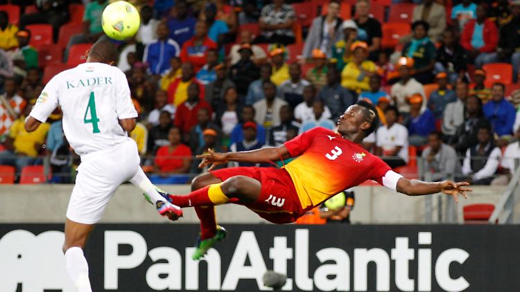 Ghana's Asamoah Gyan traf gegen den Niger.