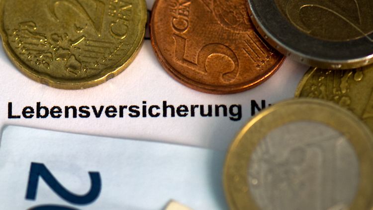 Die Deutschen besitzen über 90 Millionen Lebensversicherungsverträge.