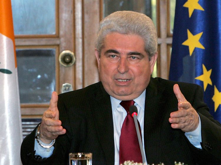Der zyprische Präsident Dimitris Christofias weist im Streit um ein Hilfspaket für das hochverschuldete Euro-Mitglied Zypern jeglichen Vorwurf der Geldwäsche zurück.