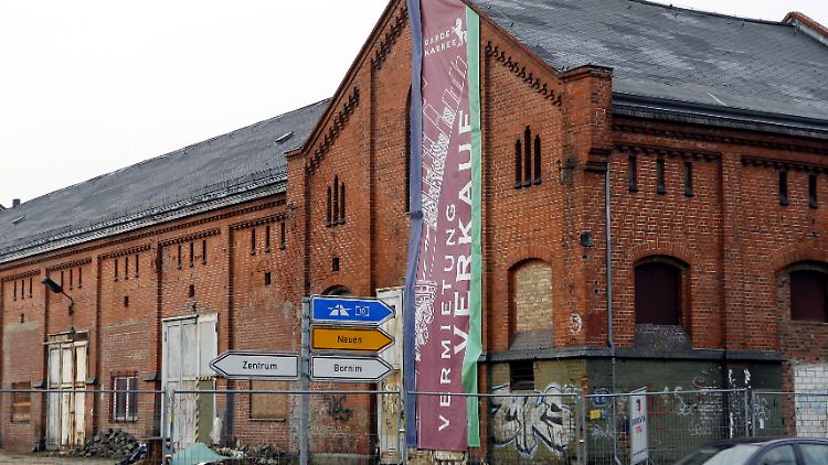 In diesem alten Kasernengebäude im Bornstedter Feld soll die Schule entstehen.