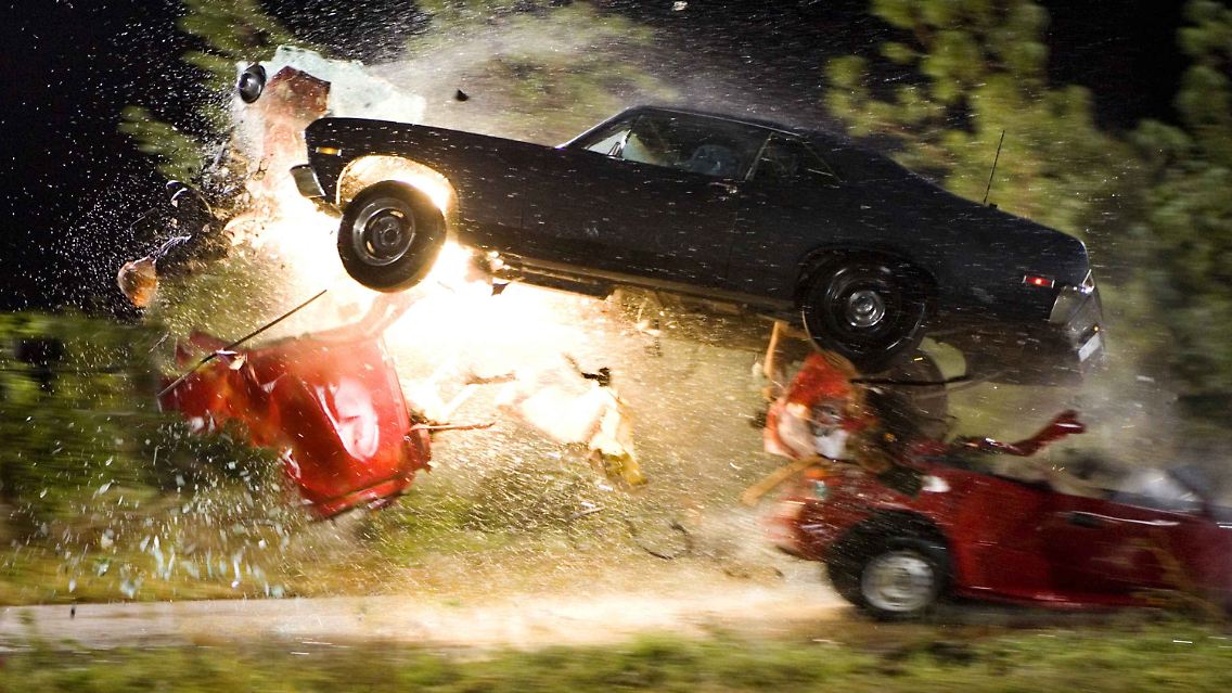 ... wird der Stuntman, nachdem er von einem der Mädchen angeschossen wird, zum Gejagten. Letztlich stirbt der Killer gemeinsam mit seinem Dodge Charger.