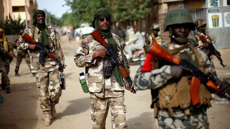 Kräfte aus dem Tschad patrouillieren in Gao. Nach und nach müssen die Rebellen in Mali ihre Hochburgen aufgeben.