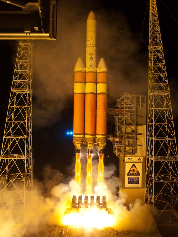 Isolierschaum gibt der Delta IV-Rakete eine rot-braune Färbung.