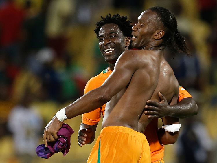 Drogba trifft - und freut sich.