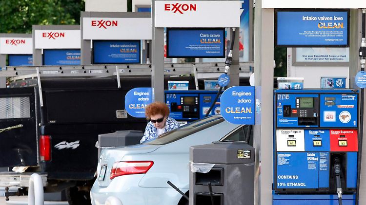 Der Verbraucher tankt, Exxon verdient.