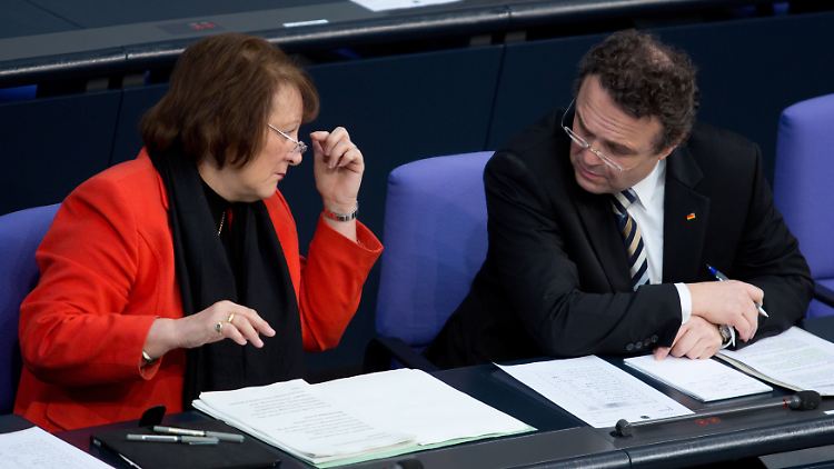 Sabine Leutheusser-Schnarrenberger und Hans-Peter Friedrich verfolgten die Debatte, ergriffen jedoch selbst nicht das Wort.