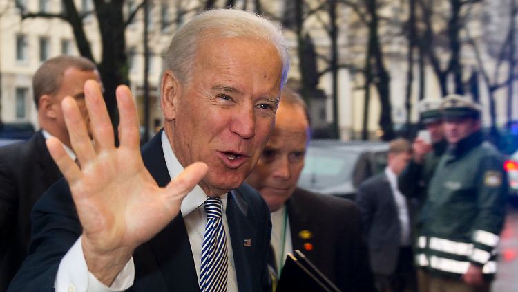 Biden bei seiner Ankunft im Hotel Bayerischer Hof.