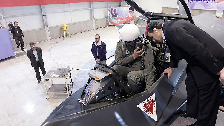 Der Kampfjet diene ausschließlich  Verteidigungszwecken, sagt Ahmadinedschad.
