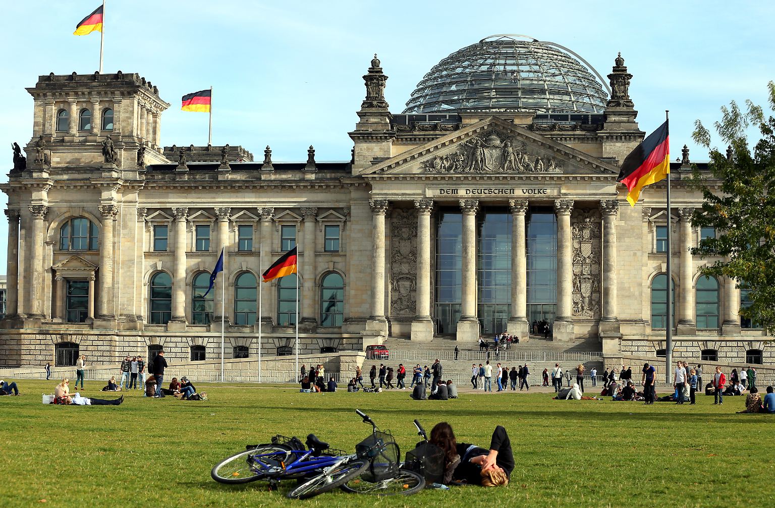 Der Reichstag - die Arena der deutschen Politik, Schauplatz unzähliger Rededuelle, Verhandlungen und manchmal historischer Momente.  Und das Ziel ambitionierter junger Politiker. Für Nachrücker werden nun einige Plätze frei. 