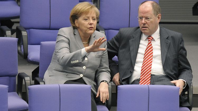 Merkel und Steinbrück im März 2009 bei einer Bundestagssitzung. Damals war Steinbrück noch Merkels Finanzminister.