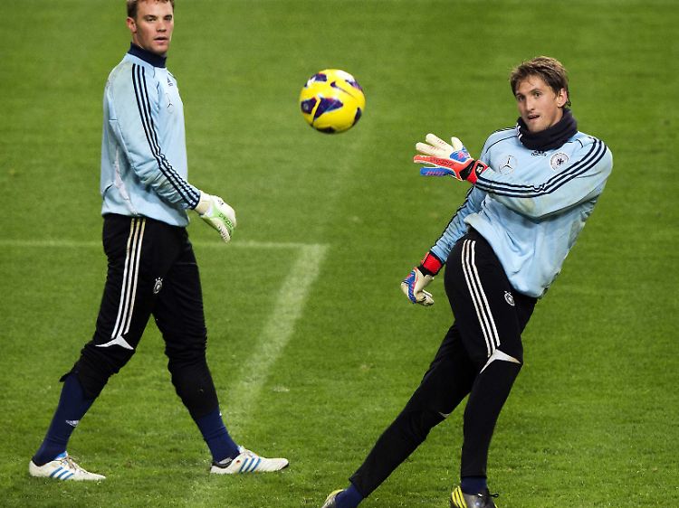 Der eine gönnt dem anderen gar nichts: die deutsche Nummer eins Manuel Neuer und sein größter Konkurrent Rene Adler.