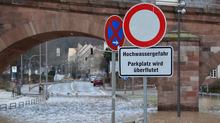 In Heidelberg mussten aufgrund des hohen Wasserstandes einige Straßen gesperrt werden.