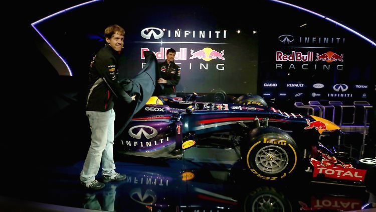 Mit dem neuen RB9 will Vettel - hier neben Teamkollege Webber - 2013 seinen Titel verteidigen.