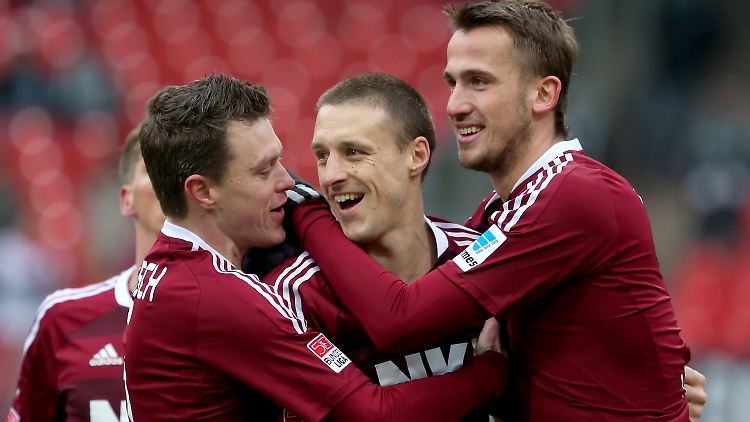 Tomas Pekhart (r.) erzielte das 2:0 für Nürnberg.