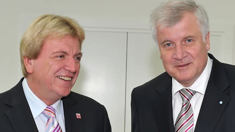 Die Ministerpräsidenten von Hessen und Bayern, Volker Bouffier (l.) und Horst Seehofer.
