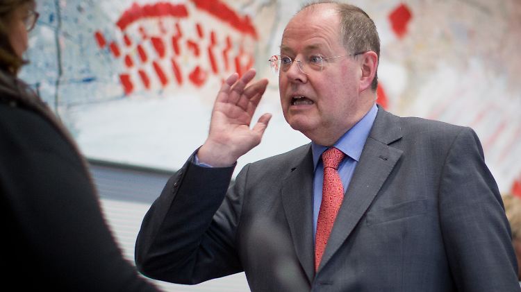 Es war fast ein wenig ruhig um Peer Steinbrück, aber jetzt meldet sich der SPD-Kanzlerkandidat zurück.