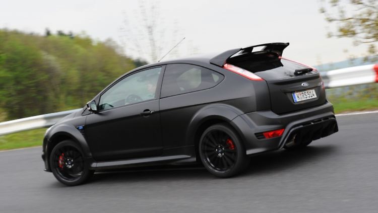 Der Spoiler am Heck wirkt fast aufgesetzt, dürfte aber angesichts der Leistungen des neuen Focus RS seinen Zweck erfüllen.