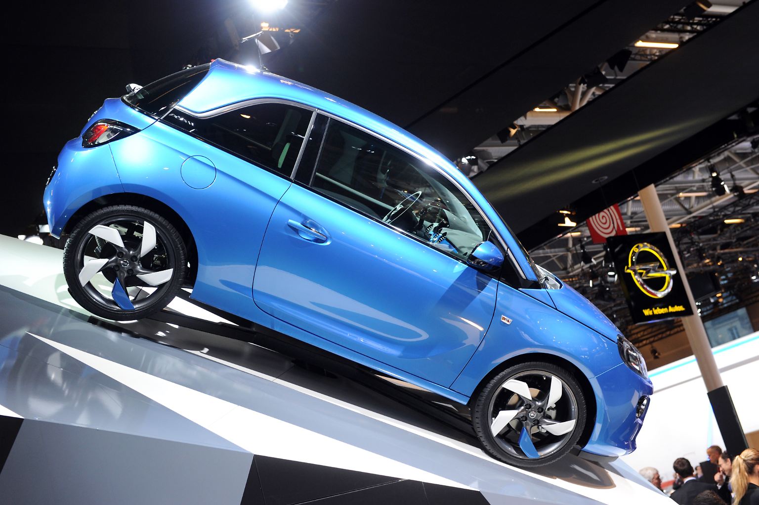 Der deutsche Automarkt hat einen schwachen Start ins Jahr 2013 hingelegt. Im Januar wurden 192.000 Pkw neu zugelassen. Damit setzt sich der Abwärtstrend aus 2012 weiter fort.
