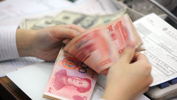 Ob US-Dollar, Schweizer Franken oder chinesische Yuan - bei der Hausbank kann man alles bestellen, muss dafür normalerweise aber auch Gebühren zahlen.