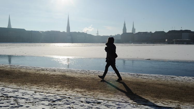 Lange Spaziergänge können die positiven Effekte des Fastens unterstützen.